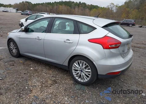 2016 Ford Focus Titanium z USA, uszkodzony, nr VIN 1FADP3N22GL298882